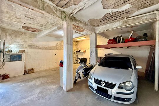 Garagem  de casa à venda com 4 quartos, 283m² em Jardim São Luís, São Paulo