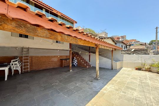 Terraço  de casa à venda com 4 quartos, 283m² em Jardim São Luís, São Paulo