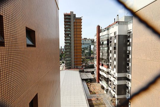 Vista da Área de Serviço de apartamento à venda com 3 quartos, 138m² em Três Figueiras, Porto Alegre