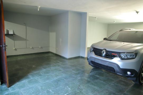 Garagem  de casa à venda com 4 quartos, 241m² em Bairro dos Casa, São Bernardo do Campo
