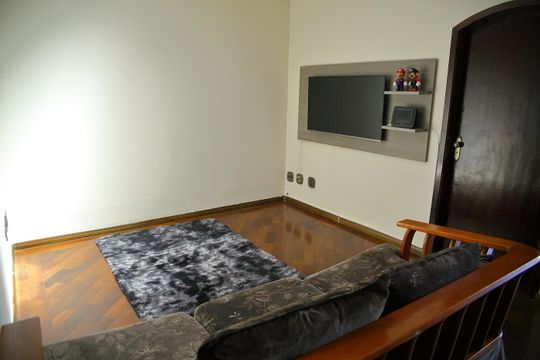 Sala de TV  ( dos Quartos )  de casa à venda com 4 quartos, 241m² em Bairro dos Casa, São Bernardo do Campo