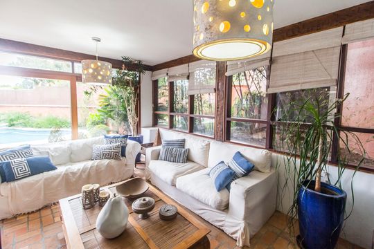 Sala de TV de casa de condomínio para alugar com 4 quartos, 748m² em Residencial das Estrelas, Barueri