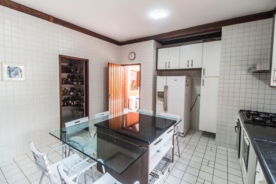 Cozinha de casa de condomínio para alugar com 4 quartos, 748m² em Residencial das Estrelas, Barueri