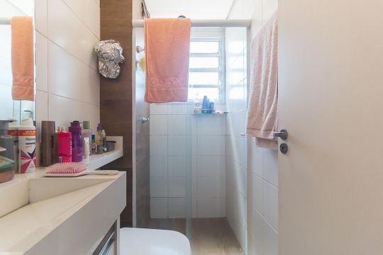 Banheiro de apartamento para alugar com 2 quartos, 49m² em Vila Cintra, Mogi das Cruzes