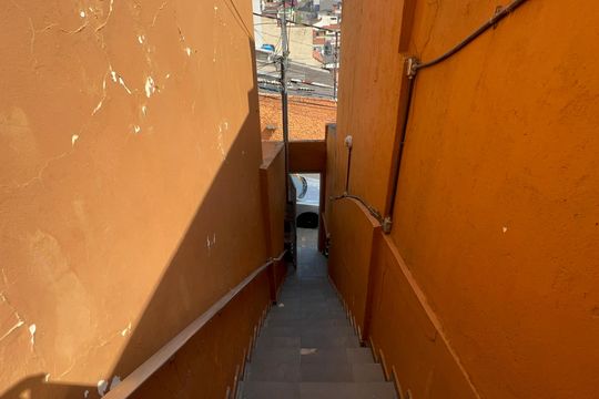 Escada de casa para alugar com 3 quartos, 55m² em Mooca, São Paulo