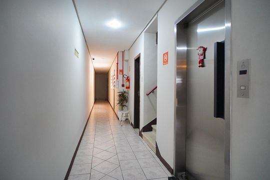 Hall de entrada de apartamento à venda com 3 quartos, 88m² em Cristo Redentor, Porto Alegre
