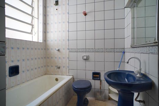 Banheiro de apartamento à venda com 3 quartos, 88m² em Cristo Redentor, Porto Alegre