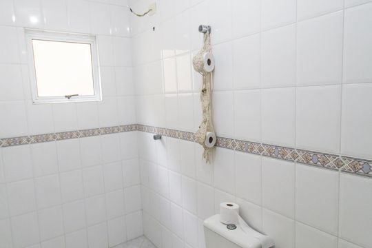 Banheiro da Suíte de casa de condomínio para alugar com 3 quartos, 420m² em Residencial Seis (alphaville), Santana de Parnaíba
