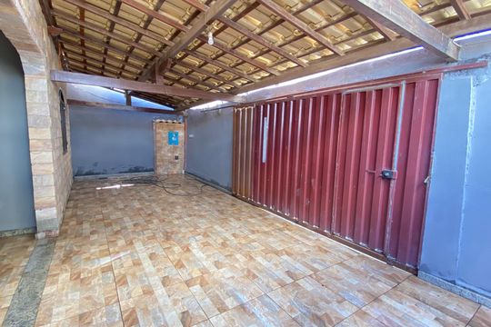 garagem  de casa para alugar com 2 quartos, 172m² em Senhora de Fátima, Betim