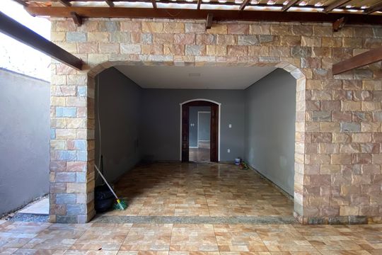 garagem  de casa para alugar com 2 quartos, 172m² em Senhora de Fátima, Betim
