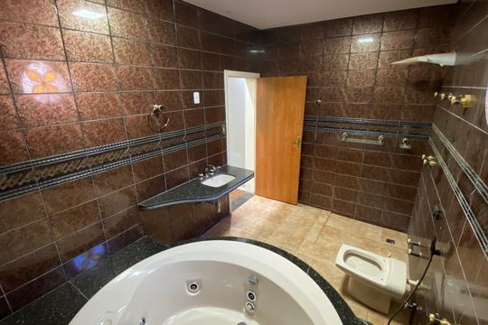 banheiro suite  de casa para alugar com 2 quartos, 172m² em Senhora de Fátima, Betim