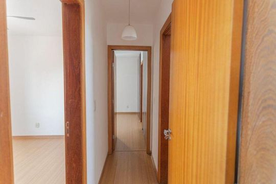 Corredor de apartamento à venda com 3 quartos, 140m² em Santo Antônio, Belo Horizonte