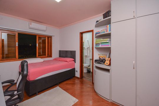 Quarto 3 de casa à venda com 4 quartos, 399m² em Jardim Santa Helena, São Paulo