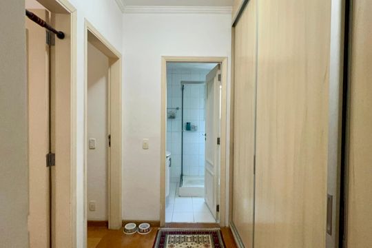 Corredor de apartamento à venda com 3 quartos, 133m² em Boaçava, São Paulo