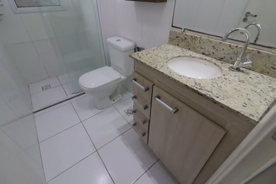 Banheiro da Suíte 1 de apartamento à venda com 2 quartos, 60m² em Centro, Osasco