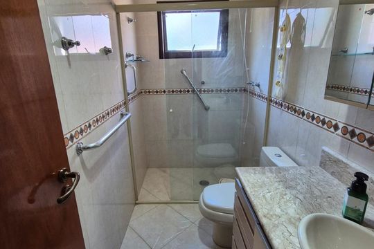 Banheiro de apartamento para alugar com 1 quarto, 45m² em Vila Monte Alegre, São Paulo