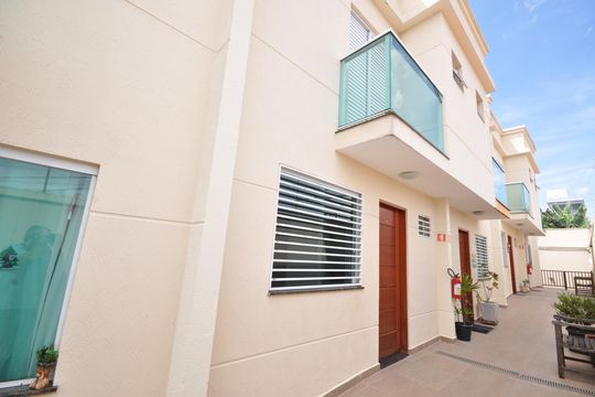 Fachada do bloco de casa de condomínio à venda com 2 quartos, 100m² em Vila Mazzei, São Paulo