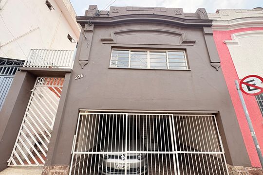 Fachada de casa à venda com 3 quartos, 93m² em Centro, Jundiaí