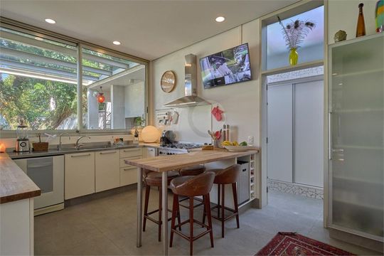 Casa à venda com 5 quartos, 351m² em Granja Julieta, São Paulo