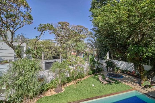 Casa à venda com 5 quartos, 351m² em Granja Julieta, São Paulo
