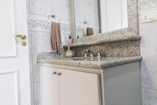Banheiro da Suíte de casa de condomínio à venda com 4 quartos, 294m² em Alphaville, Santana de Parnaíba