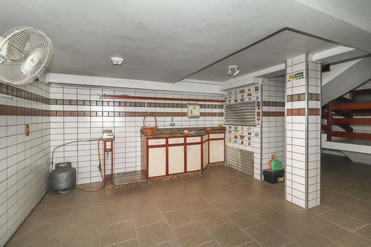 Garagem de casa à venda com 3 quartos, 255m² em Jardim Lindóia, Porto Alegre