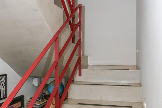 Escada de casa à venda com 3 quartos, 160m² em Alto da Lapa, São Paulo