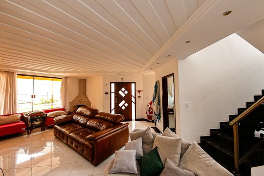 Casa à venda com 4 quartos, 380m² em Vila Bela, São Paulo