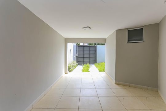 Garagem de casa à venda com 3 quartos, 280m² em Cursino, São Paulo