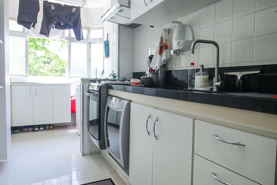 Cozinha e Área de Serviço de apartamento à venda com 2 quartos, 70m² em Vila Andrade, São Paulo