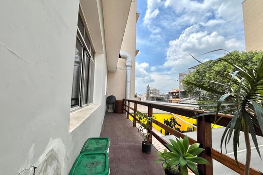 Área externa de casa à venda com 3 quartos, 290m² em Jardim Itacolomi, São Paulo
