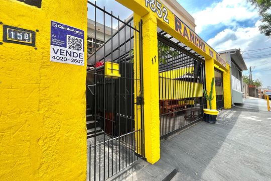 Fachada de casa à venda com 3 quartos, 290m² em Jardim Itacolomi, São Paulo