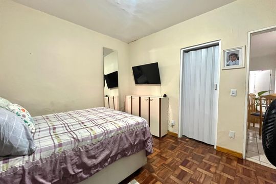 Suite de casa à venda com 3 quartos, 290m² em Jardim Itacolomi, São Paulo