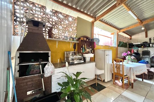 Churrasqueira de casa à venda com 3 quartos, 290m² em Jardim Itacolomi, São Paulo
