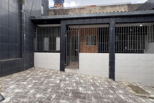 Área externa de casa para alugar com 1 quarto, 60m² em Jardim Guilhermino, Guarulhos