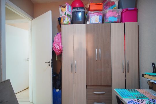 Quarto 2 de apartamento à venda com 2 quartos, 43m² em Santos Dumont, São Leopoldo