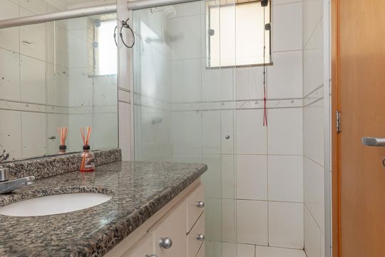 Banheiro da Suíte de apartamento para alugar com 3 quartos, 85m² em Jardim Sao Carlos, Sumaré