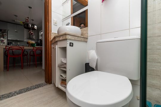 Banheiro Social de apartamento à venda com 2 quartos, 100m² em Sinimbu, Belo Horizonte