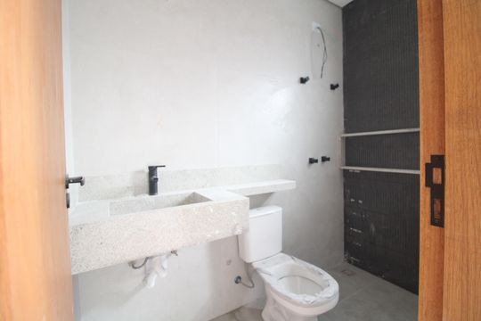 Banheiro da suíte 2 de casa à venda com 3 quartos, 110m² em Jardim Cidalia, São Paulo