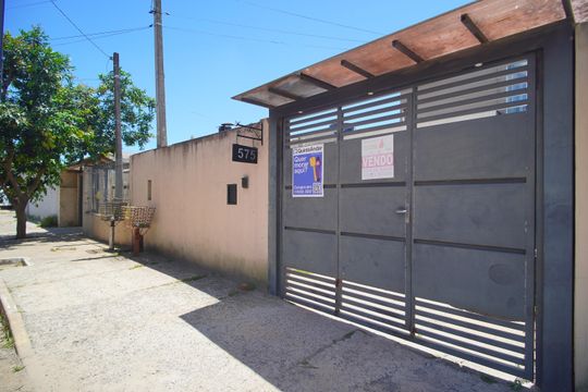 Fachada de casa à venda com 3 quartos, 180m² em Santos Dumont, São Leopoldo