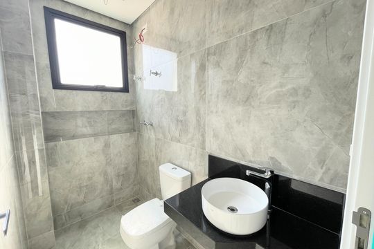 Banheiro social de apartamento à venda com 4 quartos, 144m² em Planalto, Belo Horizonte