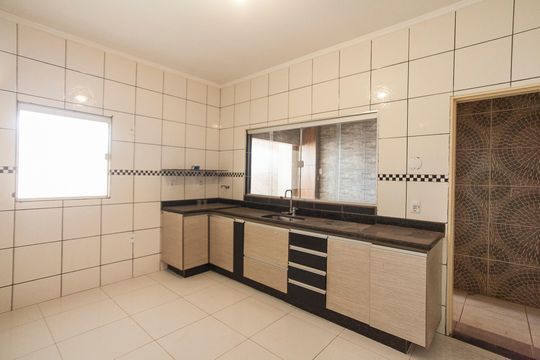 Cozinha de casa para alugar com 3 quartos, 350m² em Planalto, Uberlândia