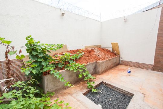 Quintal de casa para alugar com 3 quartos, 350m² em Planalto, Uberlândia