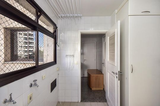 Área de Serviço  de apartamento para alugar com 3 quartos, 176m² em Vila Andrade, São Paulo