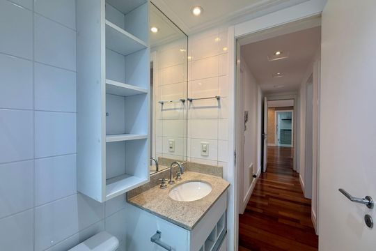 Banheiro Social  de apartamento para alugar com 4 quartos, 160m² em Santo Amaro, São Paulo