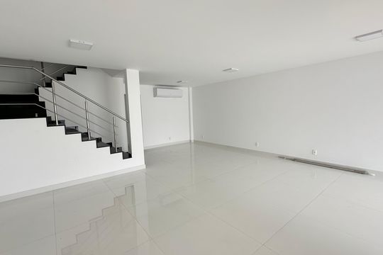 Casa de Condomínio para alugar com 5 quartos, 300m² em Recreio dos Bandeirantes, Rio de Janeiro