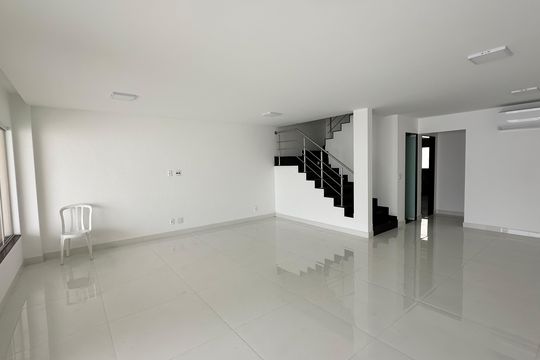 Sala de casa de condomínio para alugar com 5 quartos, 300m² em Recreio dos Bandeirantes, Rio de Janeiro