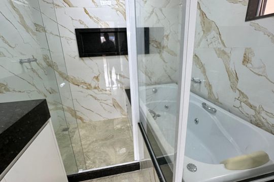 Banheiro quarto 2 de casa de condomínio para alugar com 5 quartos, 300m² em Recreio dos Bandeirantes, Rio de Janeiro