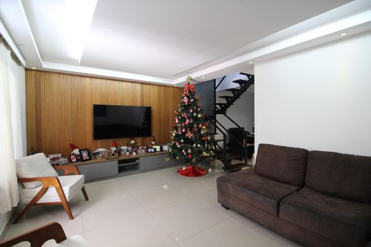 Sala de casa de condomínio à venda com 3 quartos, 160m² em Pechincha, Rio de Janeiro