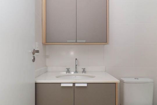 Banheiro de kitnet/studio à venda com 1 quarto, 27m² em Pompeia, São Paulo